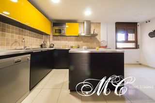 Casa en Carrer montgri, 8. Casa amplia y luminosa