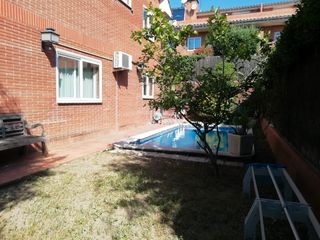 Casa en Vilassar de Dalt. Casa pareada con piscina