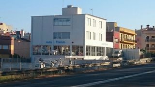 Nave industrial en Avinguda paisos catalans, 21. Zona comercial y de  viviendas