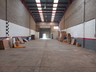 Nave industrial en Sant Celoni. Nave con suministros