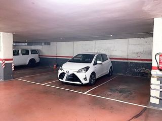 Parking coche en Carrer torre figueres, 28. Zona centro