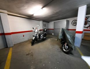 Alquiler Parking moto  Carrer flos i calcat. Parking 2 motos y trastero