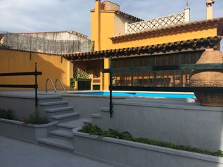 Casa en Molí de Vent-La Sauleda. Gran casa con piscina y garage